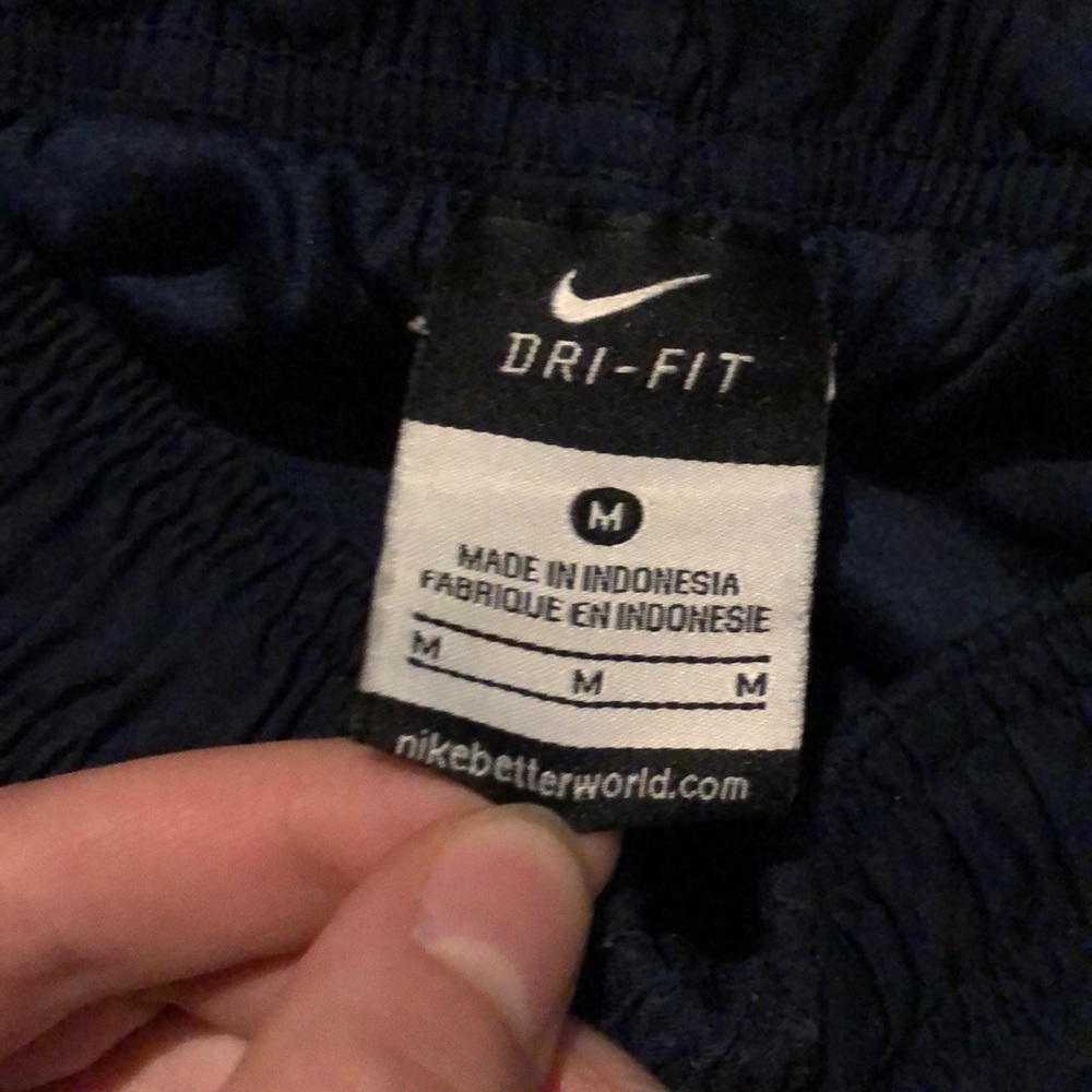 Women’s Nike Shorts - Picture 3 of 4